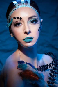 Maquillaje profesional en estudio con técnicas de alto nivel